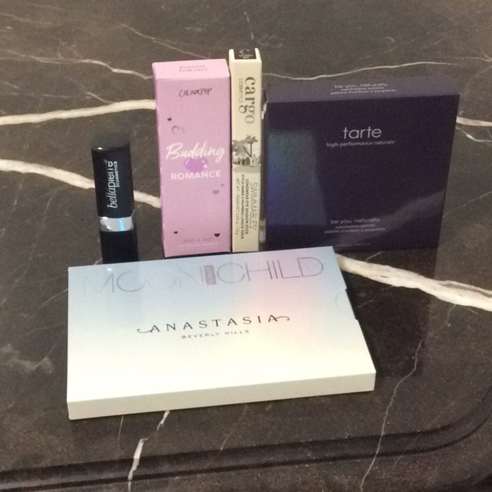 Makeup bundle